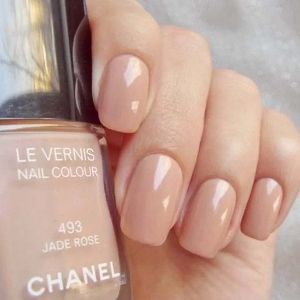 Chanel Le Vernis Nail 493 Color (0.4oz)